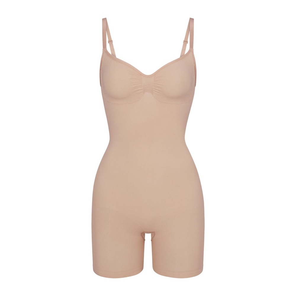 NWT SKIMS SEAMLESS SCULPT MID THIGH BODYSUIT IN MICA M